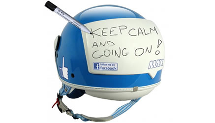 Se sei facebook dipendente, arriva il social casco!