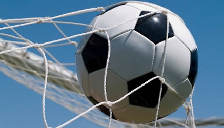 Studiare e giocare al calcio è possibile: quasi il 5% dei calciatori è laureato