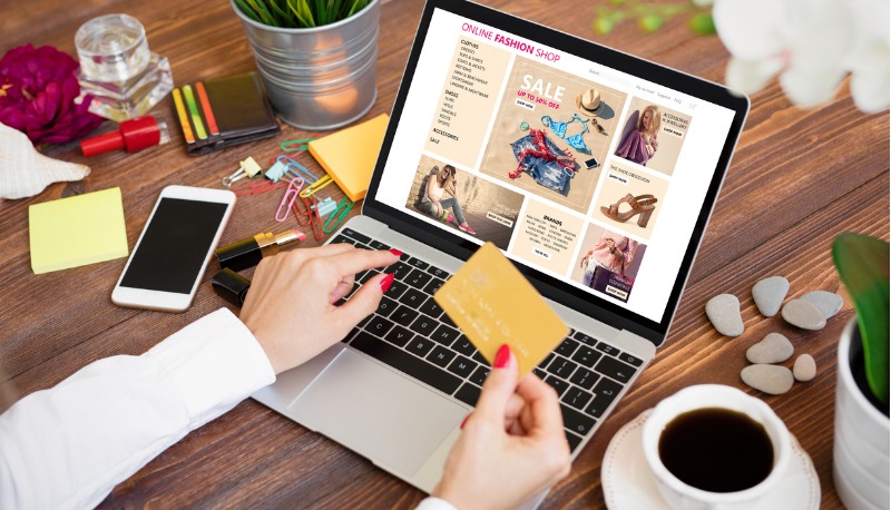 Street fashion: condivisione social e sconti digitali