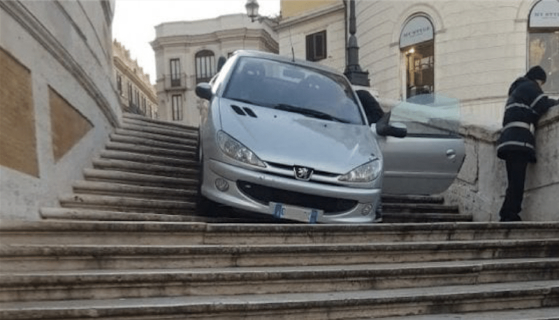 Ritiri della patente assurdi: le cose più pazze successe davvero