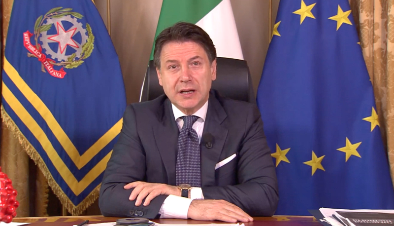 Natale 2020, nuovo lockdown e restrizioni: le ipotesi e le parole di Conte