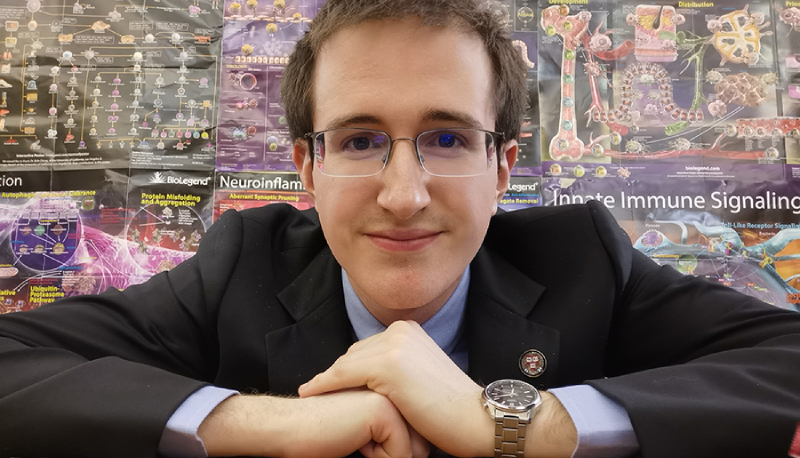 Quattro lauree in quattro mesi con la media del 30 (a venticinque anni): chi è il superlaureato Giulio Deangeli