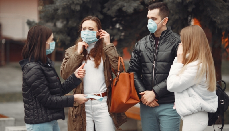 Mascherine obbligatorie all’aperto: quando si devono mettere e quando no