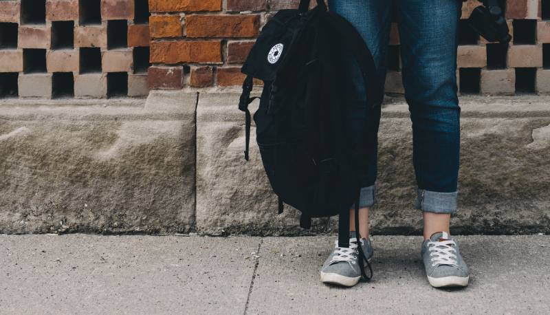 Ritorno a scuola, il primo bilancio: banchi monoposto (quasi) per tutti, assembramenti all’ingresso e nuovi divieti