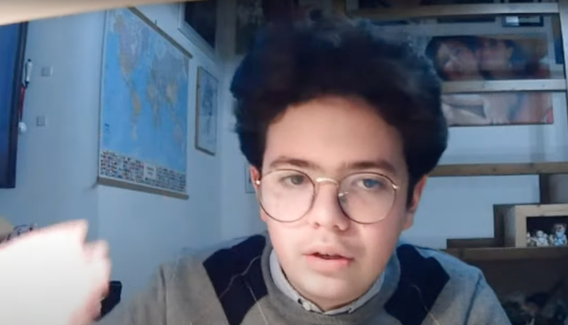 13 anni, spopola su YouTube spiegando matematica e fisica di livello universitario