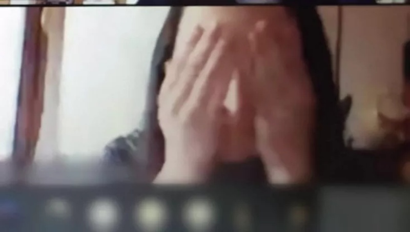 Università, studenti costretti a coprirsi gli occhi durante l’esame