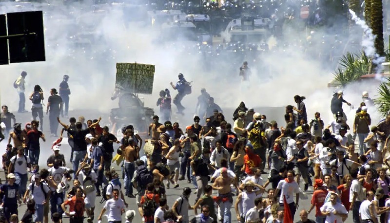G8, cosa è successo: dai black bloc alla morte di Carlo Giuliani, fino alla Diaz (spiegato in modo semplice)