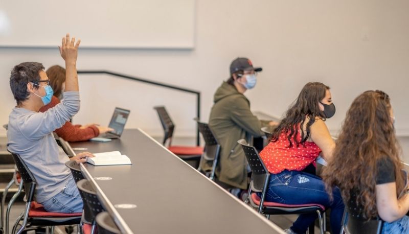 Vuole fare l’esame senza Green Pass, studente occupa l’aula