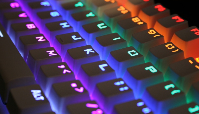 Twitch, rivelati guadagni milionari degli streamer: la community si scaglia contro gli hacker