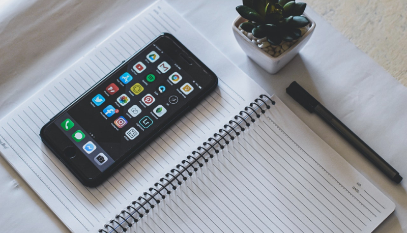 Didattica a distanza, 2 studenti su 3 l’hanno fatta dallo smartphone