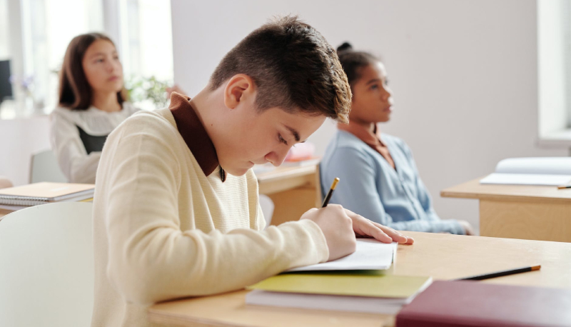 Neodiplomati, l’80% è soddisfatto del proprio percorso scolastico. Ma 2 su 5, potendo, cambierebbero tutto