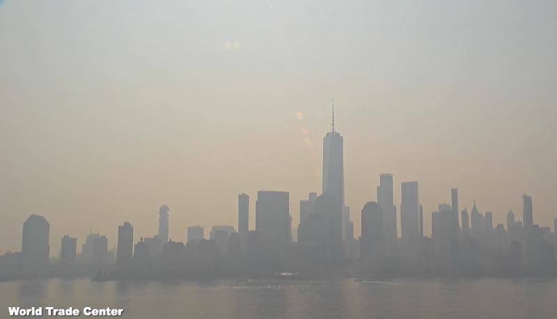 New York invasa da fumo e cenere: cosa sta succedendo