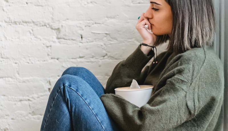 I giovani escono sempre più tardi da casa: 7 su 10 vivono ancora con i genitori